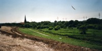 Spülfeld und Kirche Altenwerder 2004, Foto: A. Schreiber